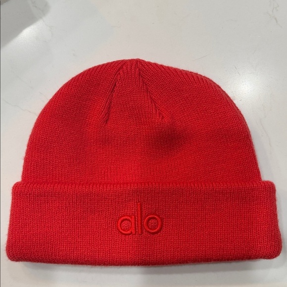 ALO YOGA | ✨NEW✨ Notable Beanie in Bright Red